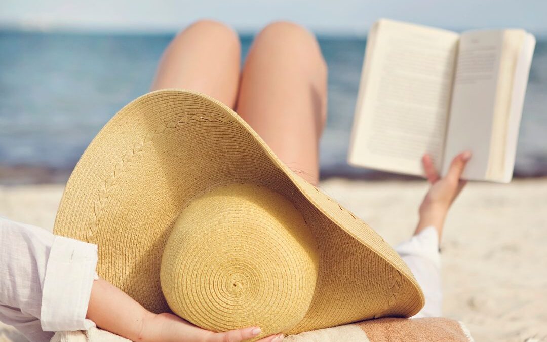 Beach Read: storia e futuro dei Romanzi da Spiaggia. Ecco le nostre proposte